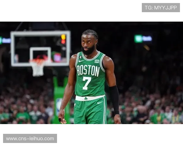 杰伦布朗场均29.7分6.4篮板,带领绿军稳居东部前列