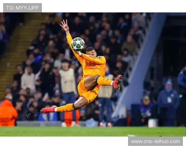 劳尔·阿森西奥胫骨骨裂，皇马防线再遭打击